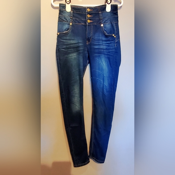 ๐ High Waisted Jeans ๐ - Picture 2 of 5